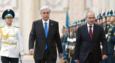 Тоқаев Ақордада Пашинянды салтанатты түрде қарсы алды