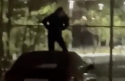 Астанада көлік үстіне шығып, секірген ер адамның видеосы тарады