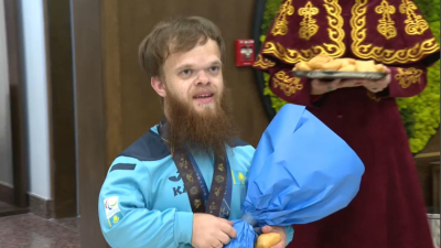 Астаналықтар пара пауэрлифтингтен әлем чемпионын күтіп алды