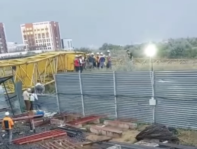 Астанада құрылыс алаңында кран аударылып, жұмысшы қаза тапты (ВИДЕО)