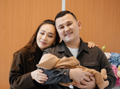 «Кө*іңді қысып қара балаға дедім»: Елдос «Колобок» сәбилі болудың қиындығын айтты (ФОТО)