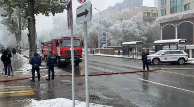 Алматыдағы әкімшілік ғимараттардың бірінен өрт шықты. LIVE