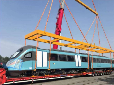 Елордаға LRT-ның тағы екі жылжымалы құрамы жеткізілді