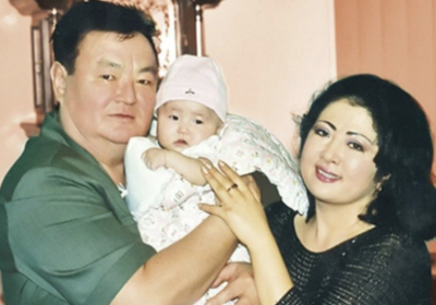 &quot;Зәкеңнің біраз дүниесін табыстап кеттім&quot;: Мақпал Жүнісова марқұм Заманбек Нұрқаділовтің дүние-мүлкі туралы ел білмейтін шындықты айтты