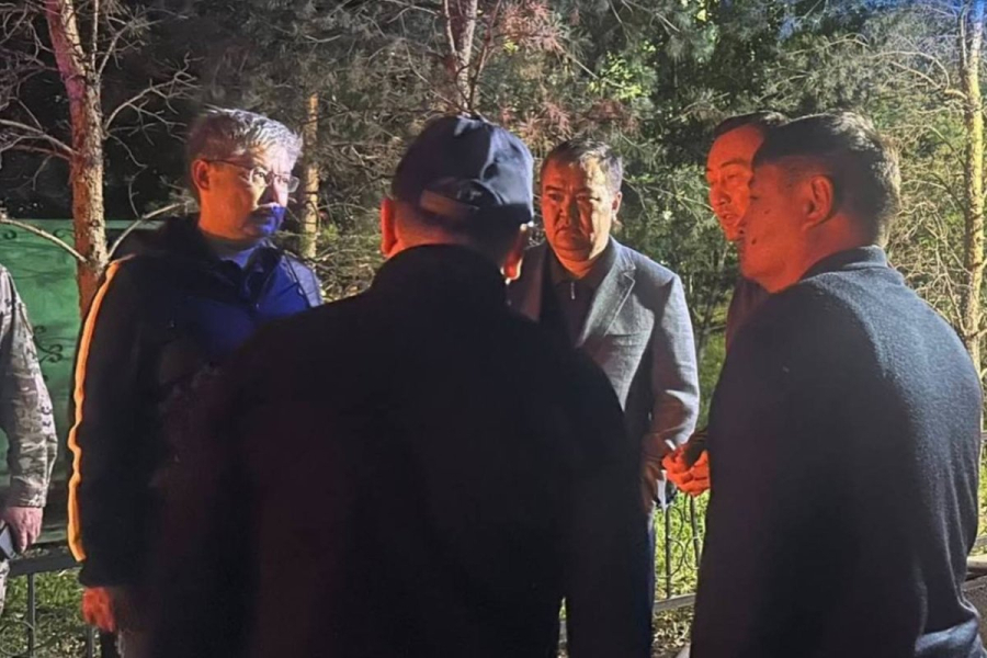 Астанадағы тұрғын үй кешеніндегі өрт: Түнде оқиға орнына қала әкімі келді