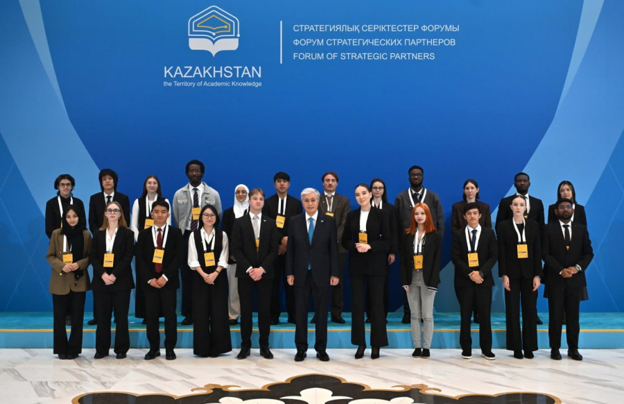 Президент еліміздегі шетелдік студенттермен әңгімелесті