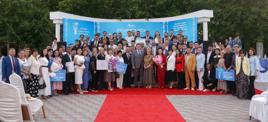 Премию "Руханият" впервые вручили работникам культуры и искусства в Семее
